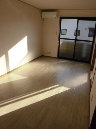 エクレールA リビング