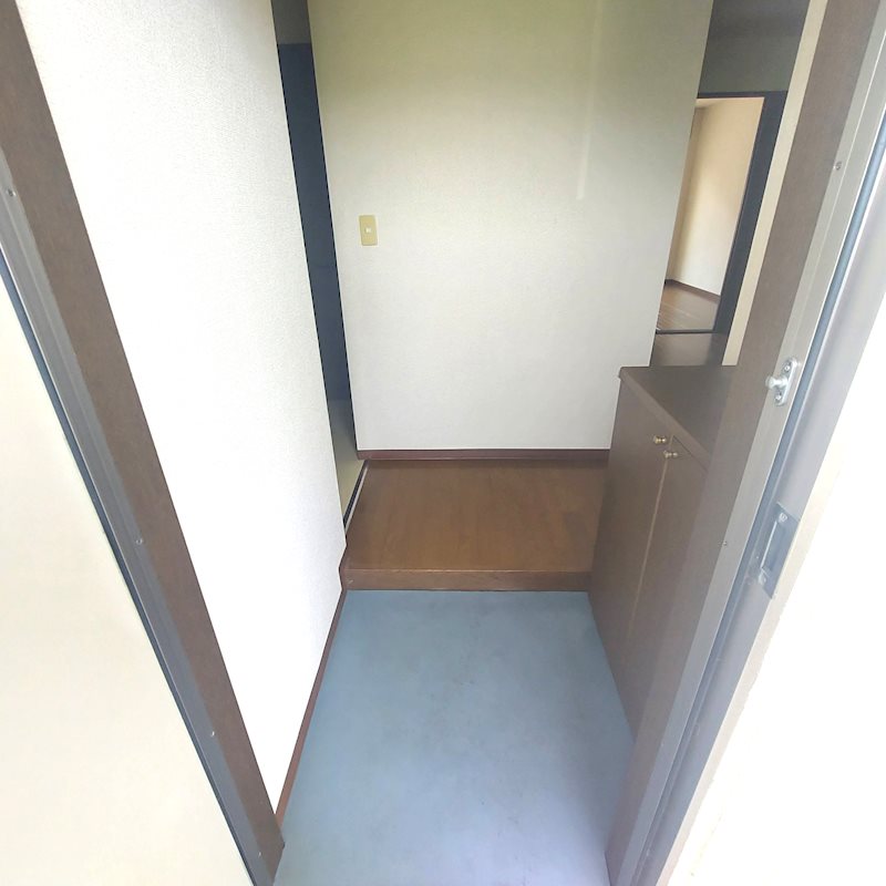 フォレスト江田 玄関