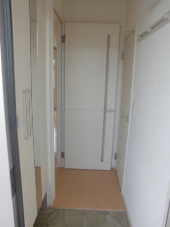 ヴィラージュレヨン 玄関