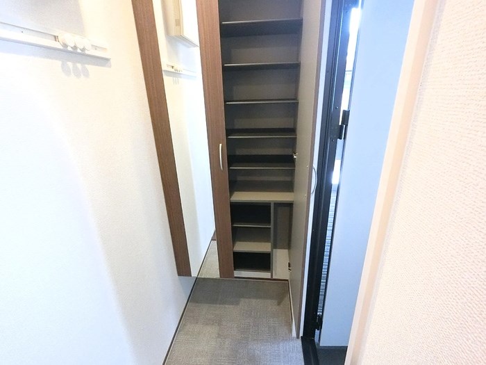 アロスネグロ 玄関