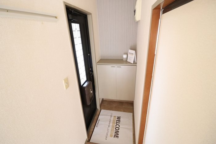 ヴェルコートB 玄関