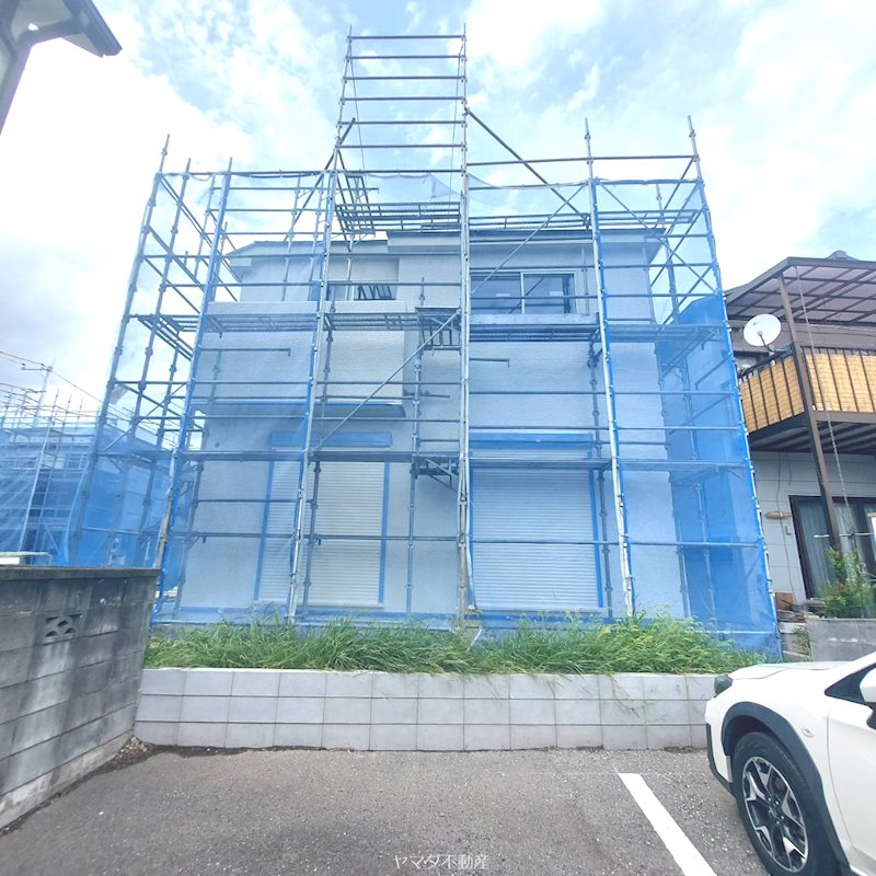 建築中