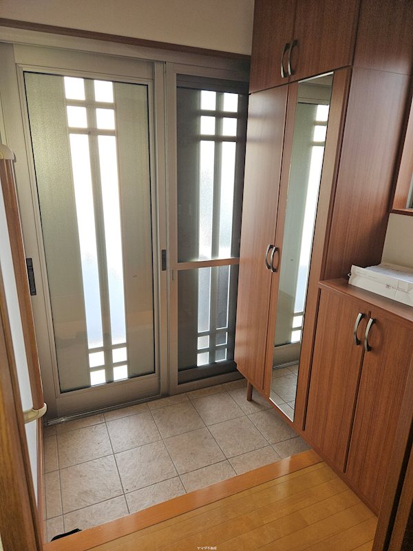 Les Aubepines昭和(レ・ゾービピン昭和) 玄関