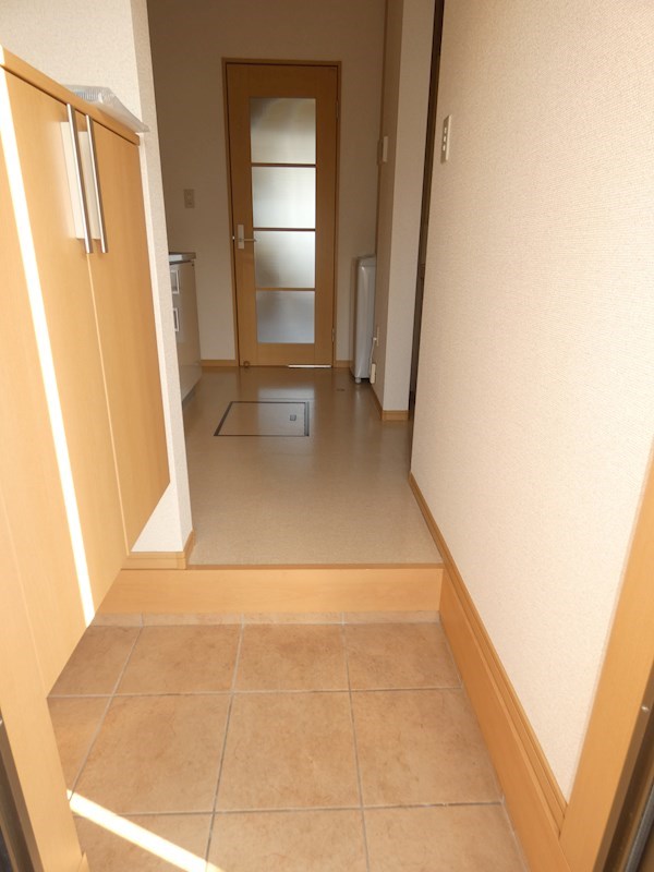 ホワイトコートミオナ 玄関