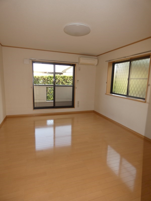 ホワイトコートミオナ リビング