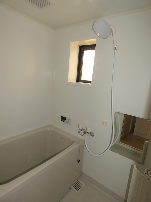 ホワイトコートミオナ 風呂画像