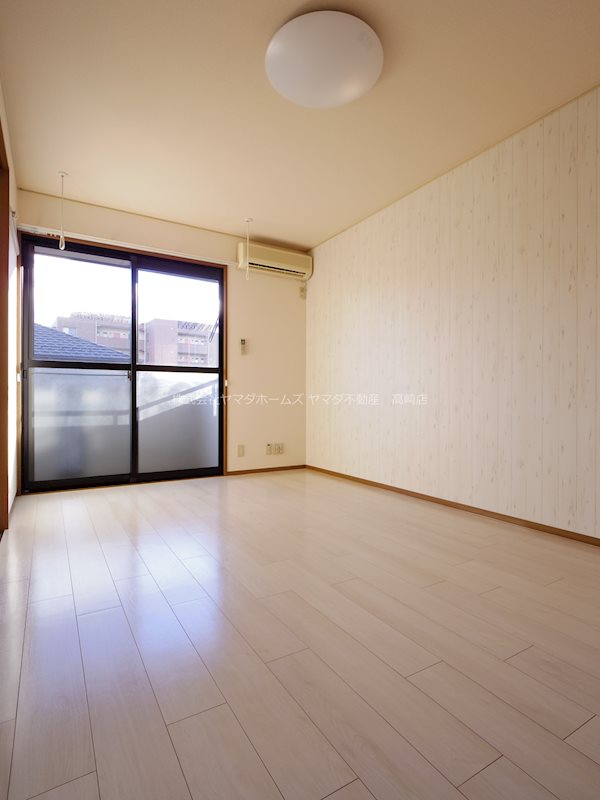 パインツリーＣ リビング