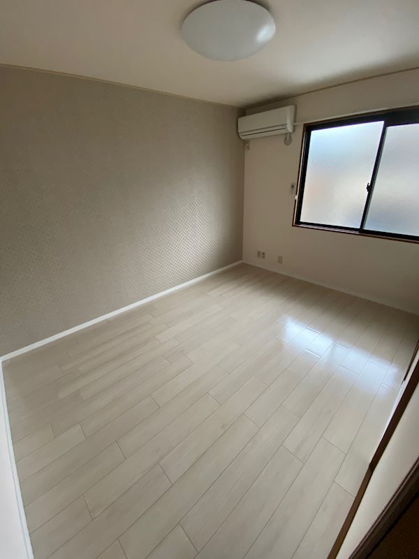 パインツリーＣ ベッドルーム