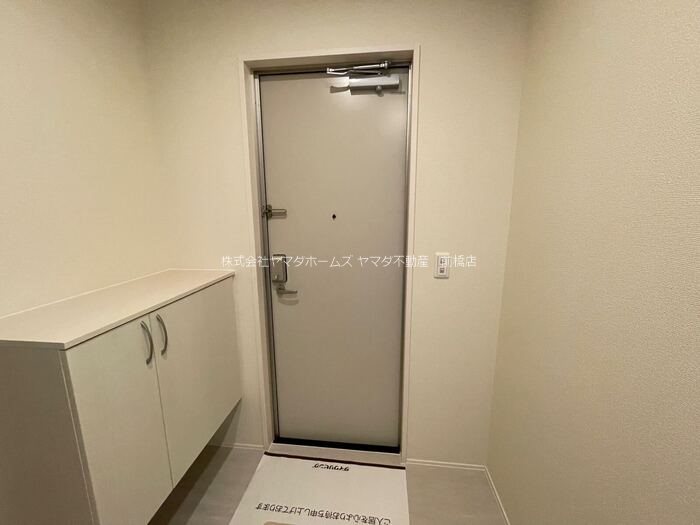 サラ　スリール 玄関