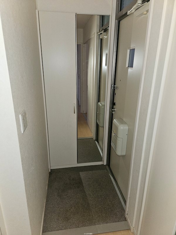 カーサドマーニA 玄関