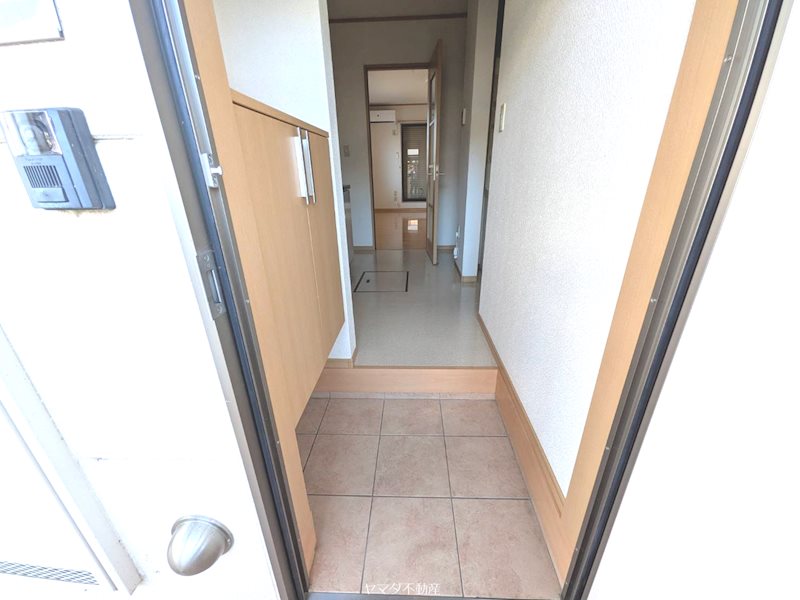 ホワイトコートミオナ 玄関