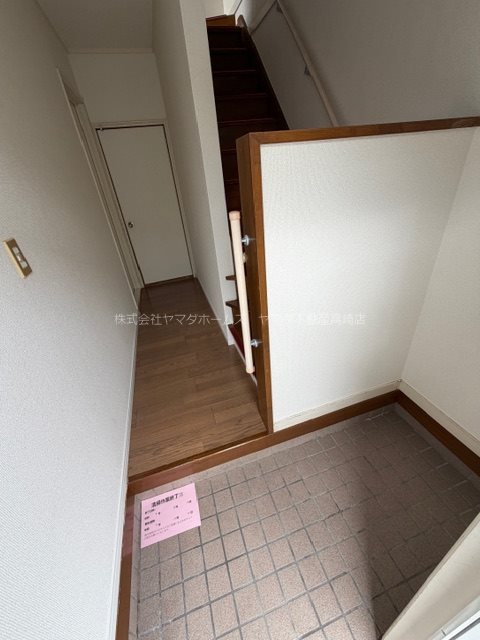 鼻高テラスハウスA・B・C・D 玄関