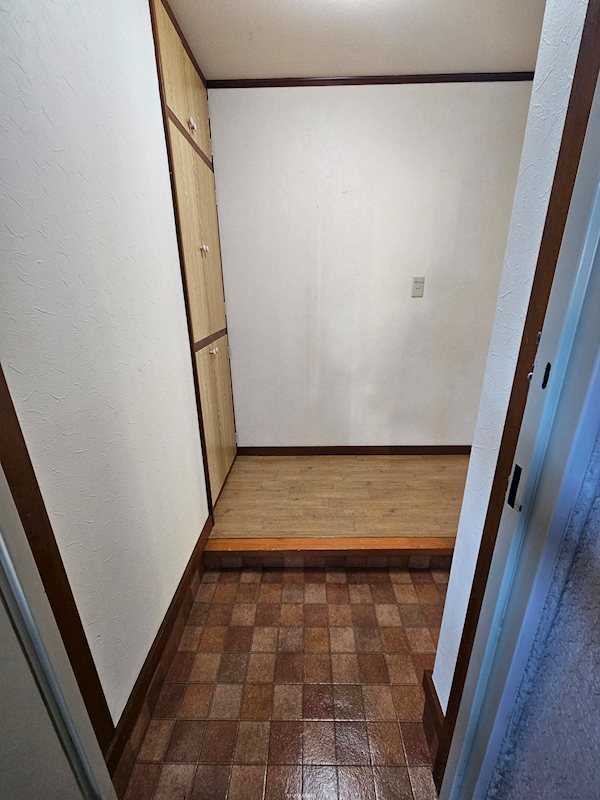 シャトル松井 玄関