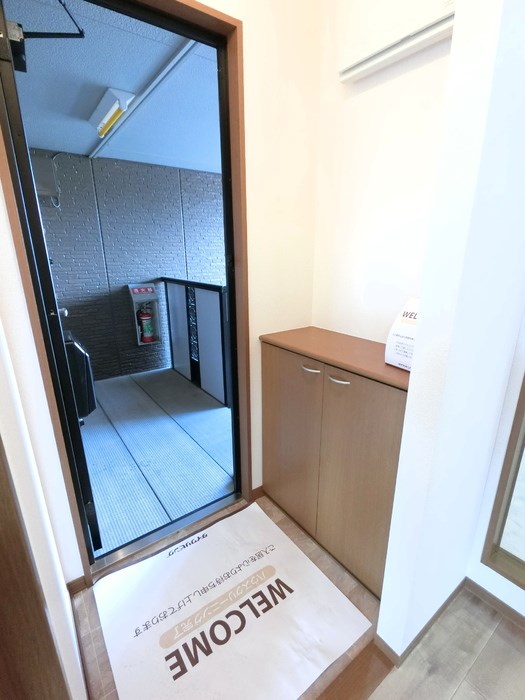 ジュネスなかじまF 玄関