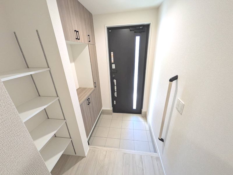 前橋表町1丁目戸建 玄関