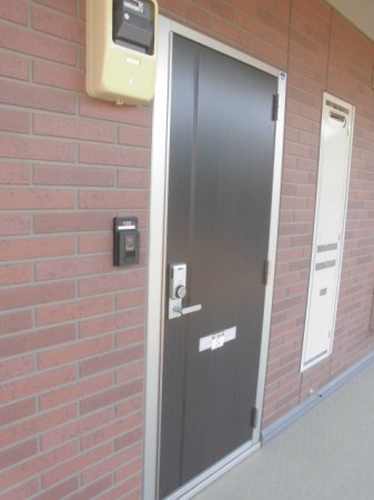 ヴィラージュレヨン 玄関