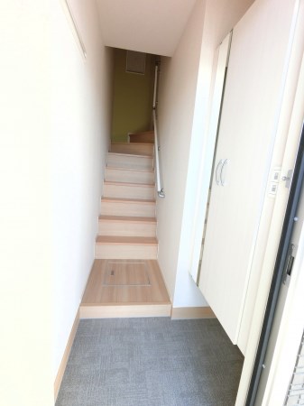 ウィステリアイズミ 玄関