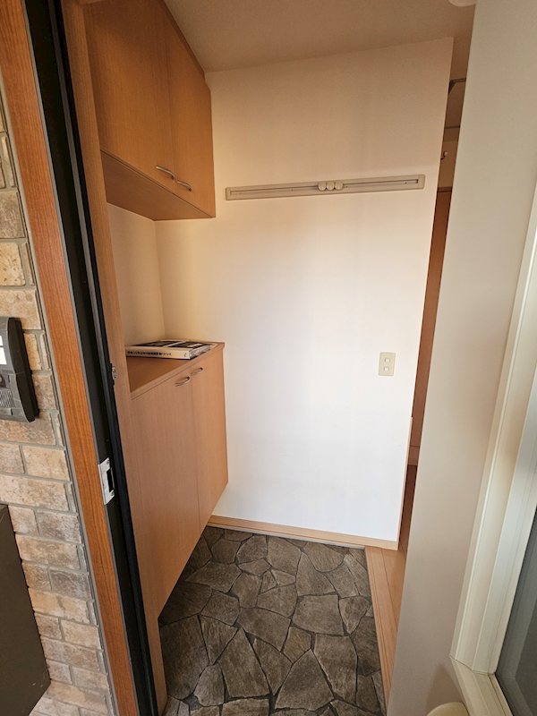 ヨーロピアン林B棟 玄関