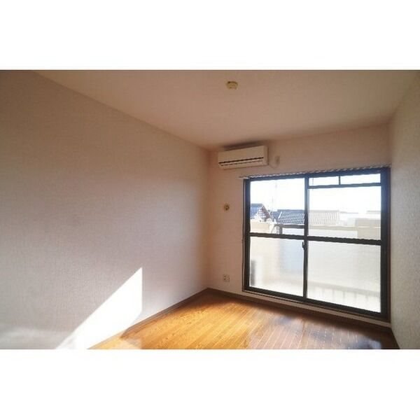 オ―ネストマンション リビング