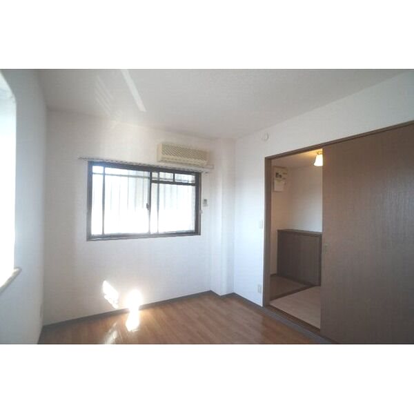 オ―ネストマンション ベッドルーム