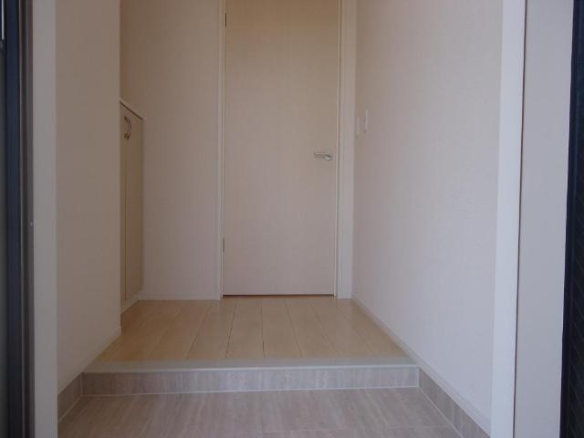 エヴァージュＢ 玄関