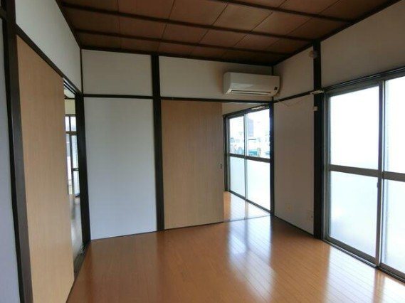 真下貸住宅 リビング