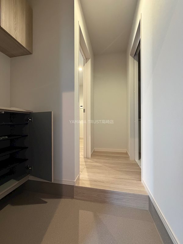 リーブス大橋 玄関