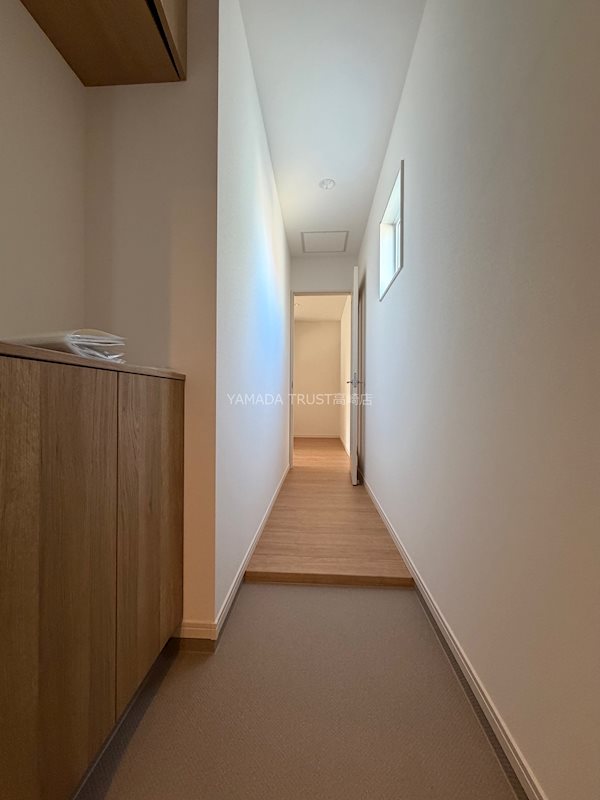 リーブス大橋 玄関