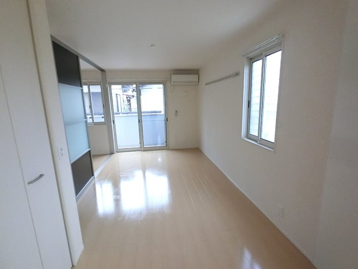 ア・プリオリ リビング