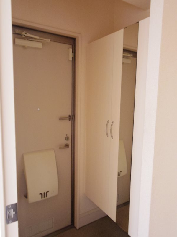 ブライトガーデンA 玄関