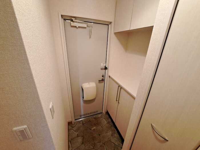 ファミーユC 玄関