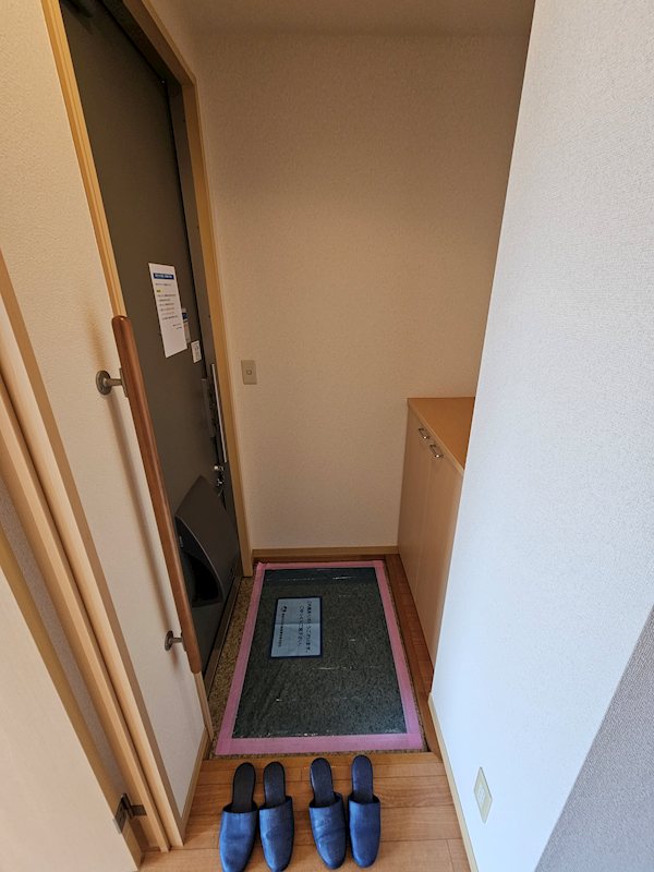 クレシェンテ 玄関