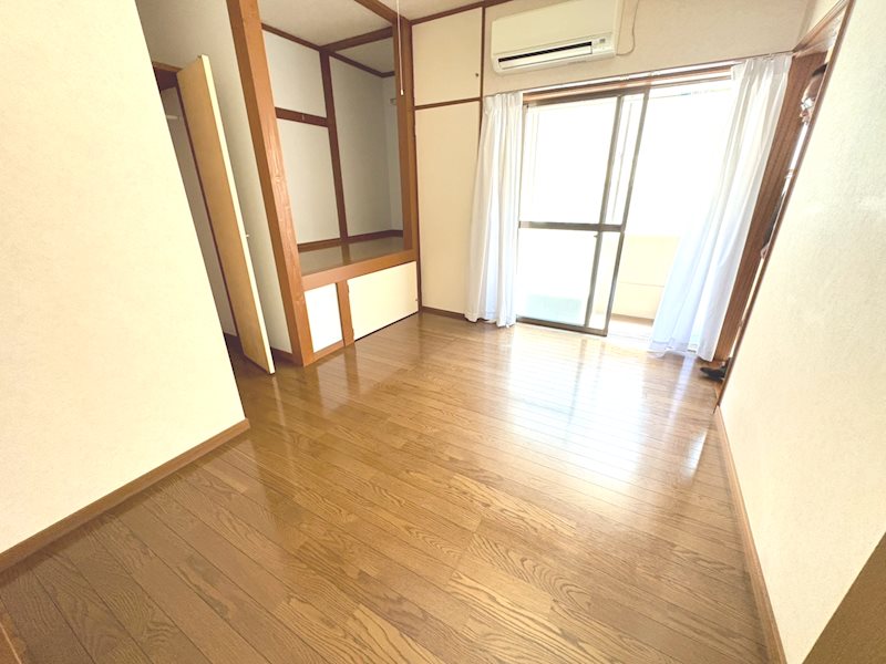 南町山岸ハイツ 2 リビング