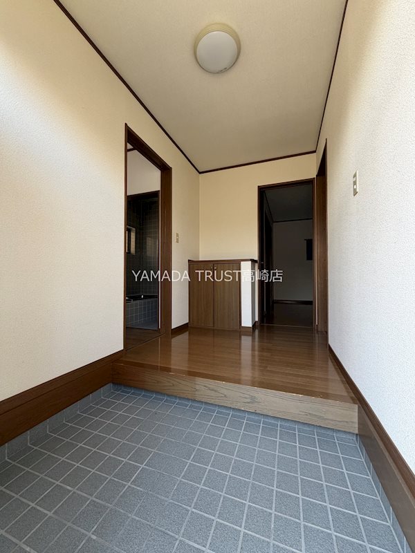 上小出町戸建賃貸 玄関