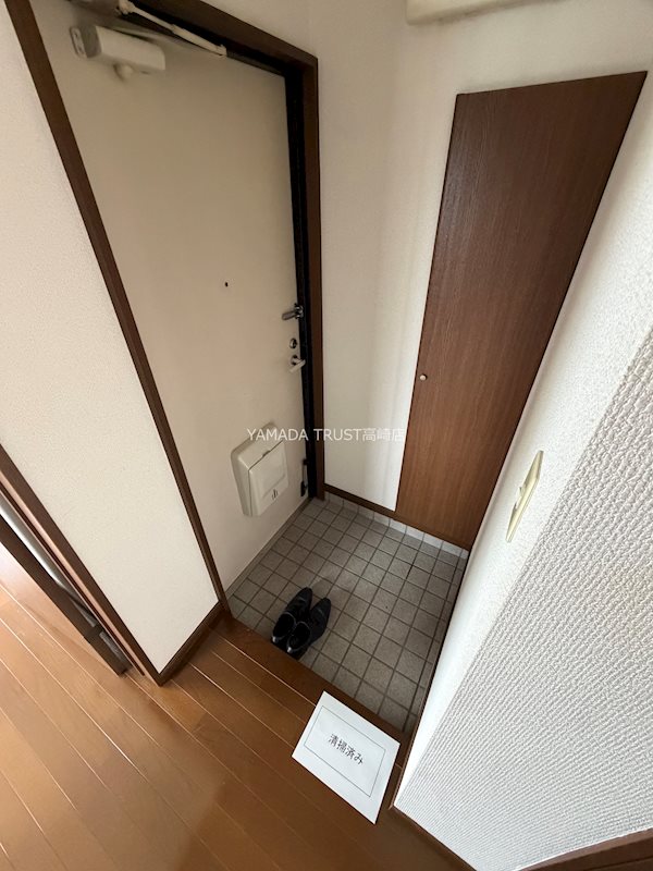 アイランドパレス　C 玄関