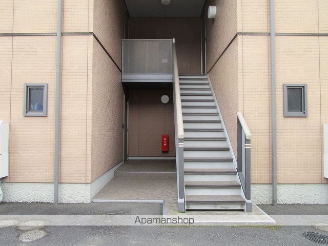ヴィラージュマルイ　Ｃ棟 外観