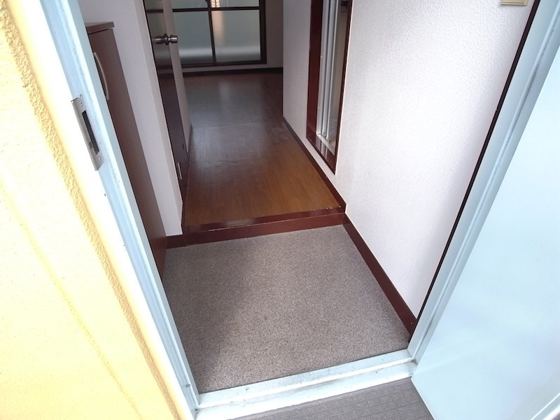 アパートメント二階 玄関