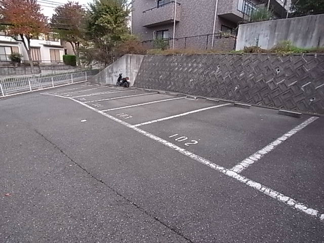 エスポワール今寺 駐車場