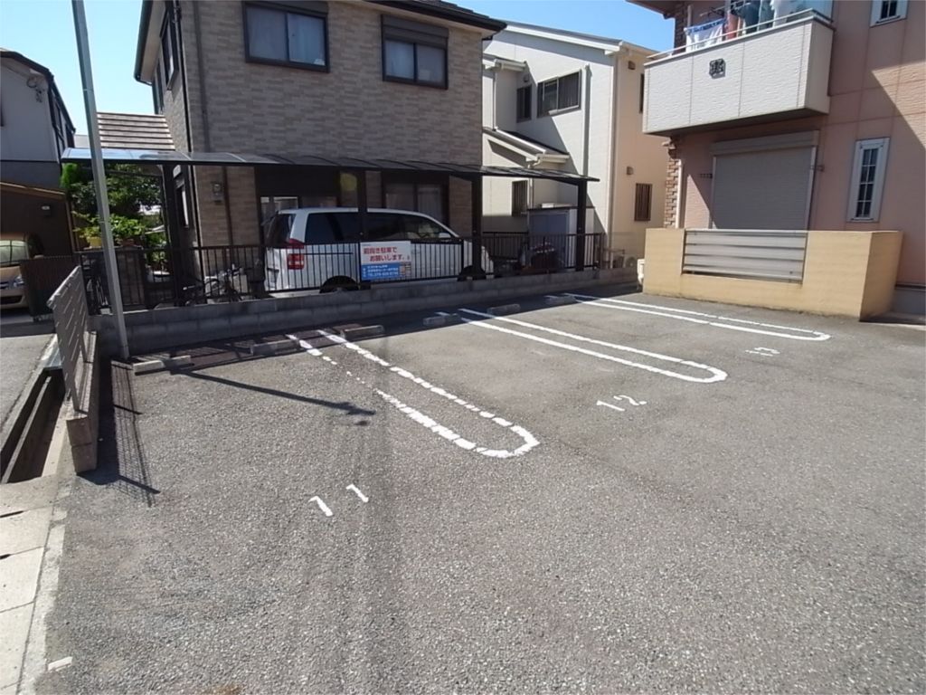 リヴェール 駐車場