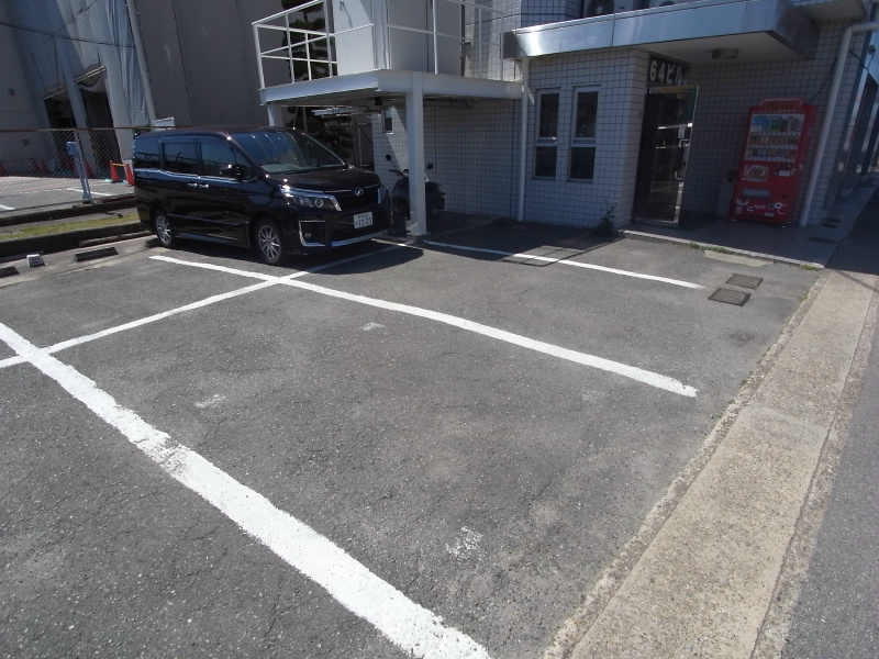 164ビル 駐車場