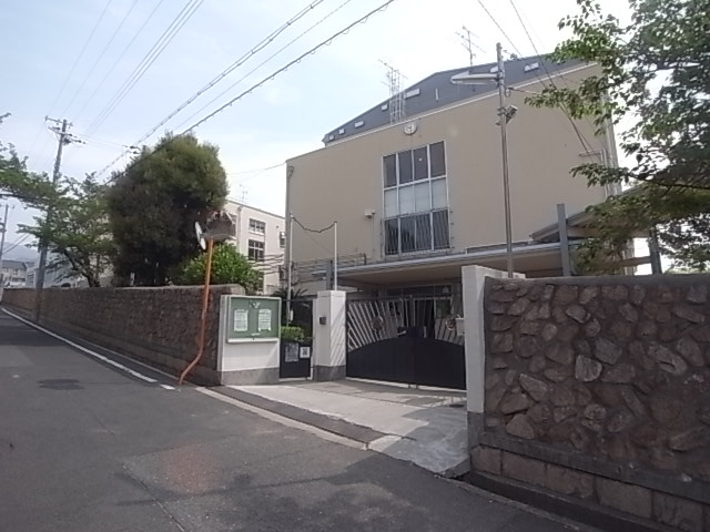 クリフサイド西岡本 中学校