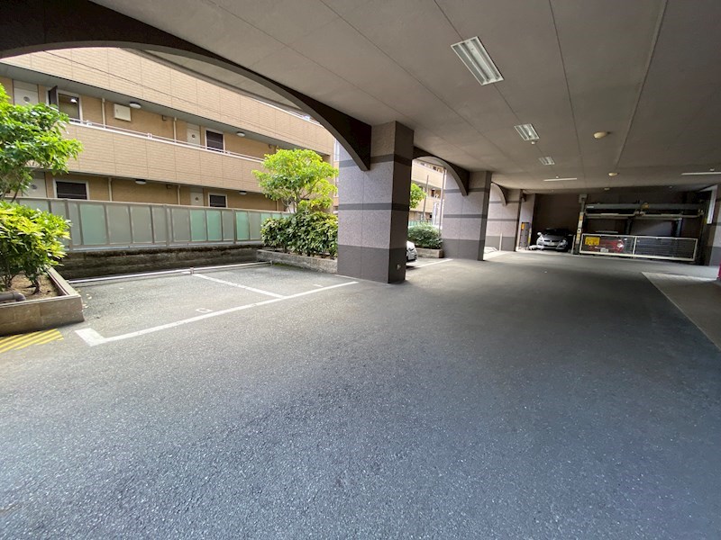 セルジュYS姫路 駐車場