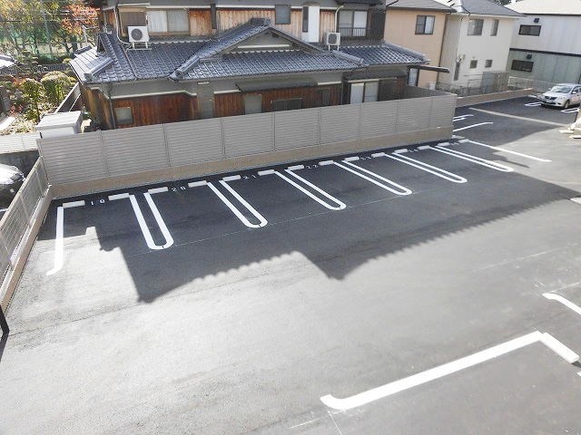 サンヒルズ・ラフォーレⅡ 駐車場