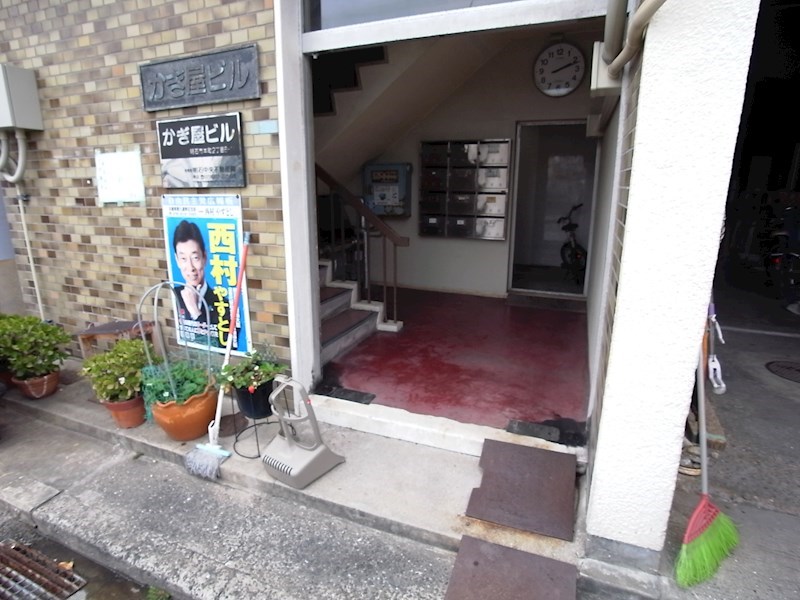 かぎ屋ビル エントランス
