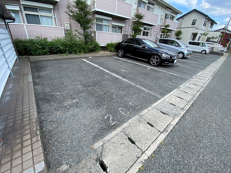 ドミール三喜 駐車場