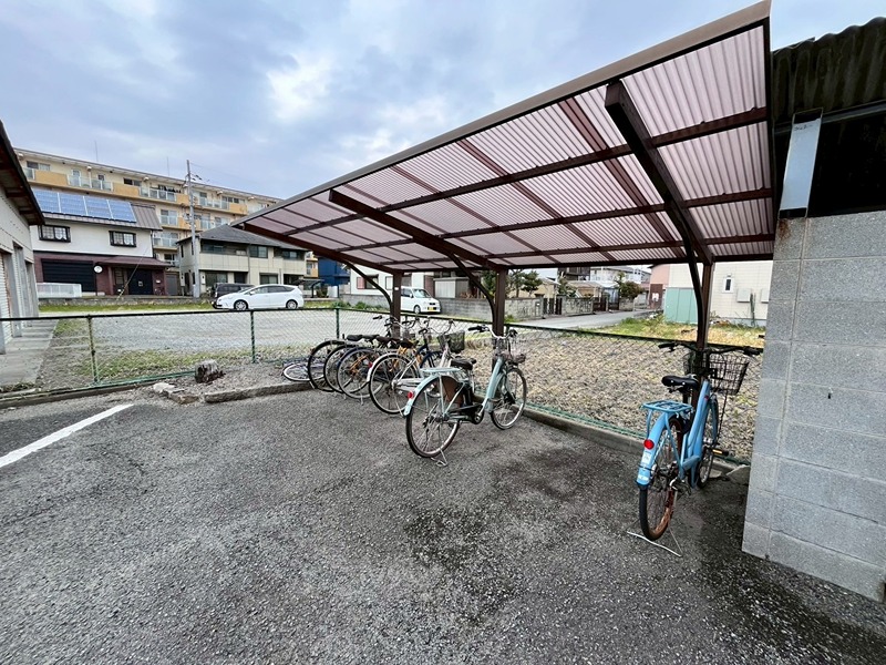 シャトー三木 駐車場