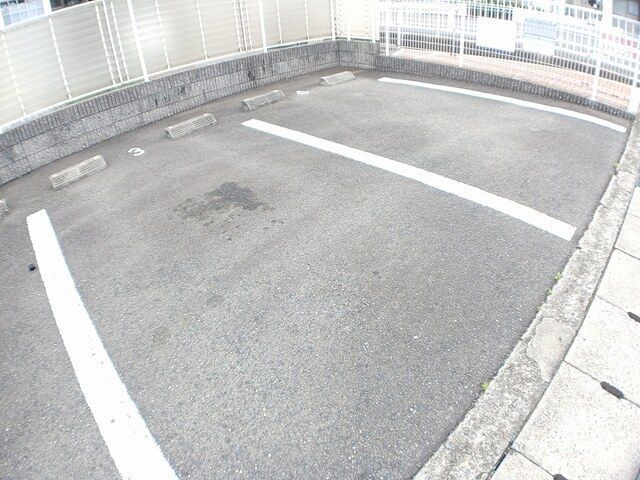 ブルーマウンテンⅢ 駐車場