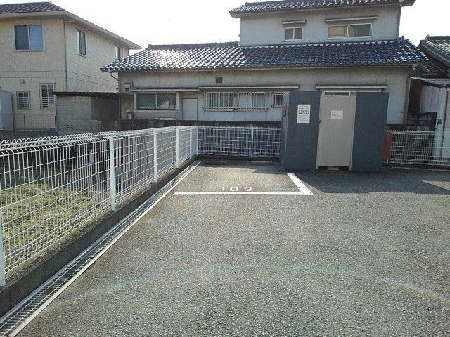 アメニティ浅見 駐車場