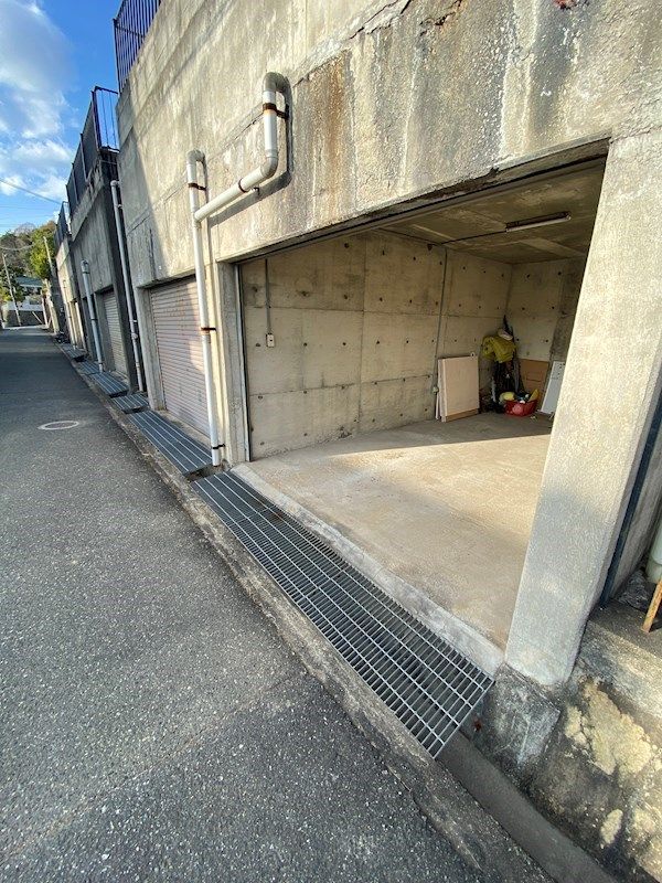 西新在家マンション 駐車場