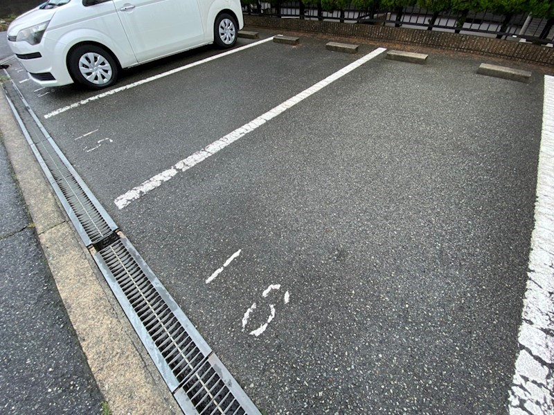 エスポワールイダ弐番館 駐車場